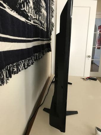 43" LED - 1080p Smart Roku HDTV 2