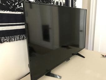 43" LED - 1080p Smart Roku HDTV 3