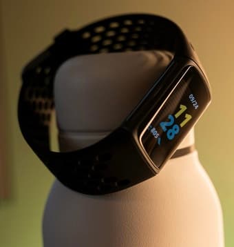 Fitbit Charge 5 2