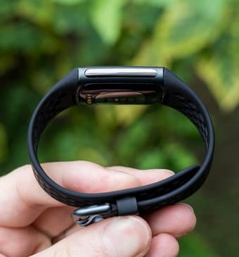 Fitbit Charge 5 3