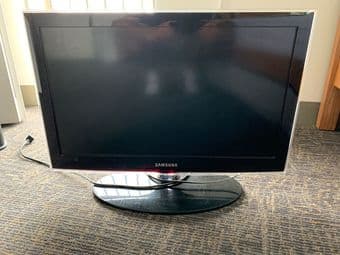 26" Samsung Screen 2