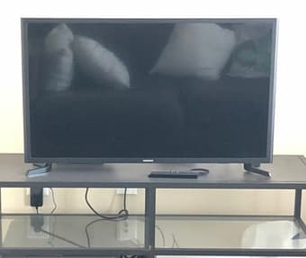 32 inch 1080p Samsung smart tv 1