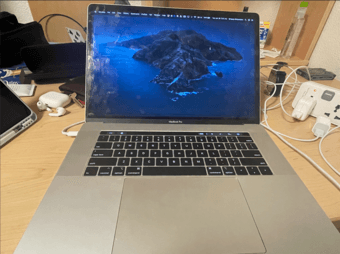 MacBook Pro 15 inch 2019 16 GB Ram 256 GB SSD + Free Logitech Webcam 1