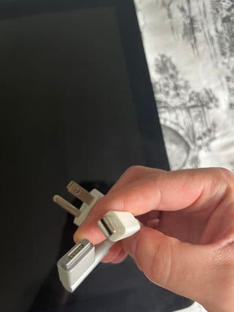 Apple Thunderbolt Display 27-inch Thunderbolt Monitor (2011) 3