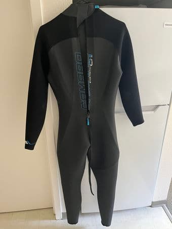 selling wetsuit size M (men) 2