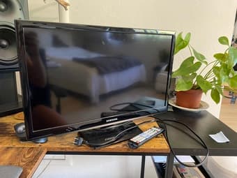 24" Samsung TV 1