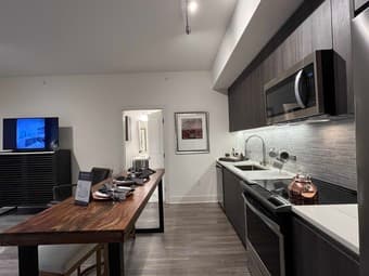 Luxury Master Bedroom (1B1B) available in SOMA, San Francisco 4