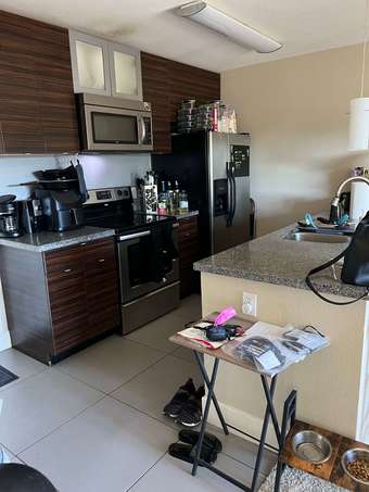 Room in 2 Bed/1 Bath Apartment Available in San Mateo! 4