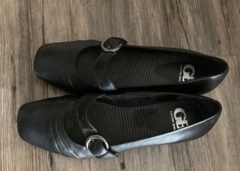 Black dressy women's shoe 1