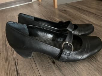 Black dressy women's shoe 2