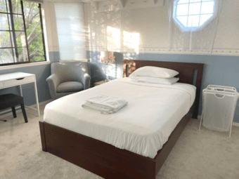 Share the room in a single house 4