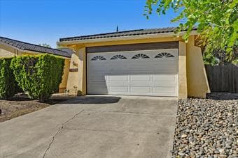 3 Bed 2 Bath house in Sunnyvale for rent starting 20th August 1