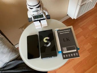 Samsung S22+ Graphite, Fully Unlocked, Mint Condition + Anker Wireless 1