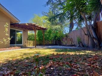 3 Bedroom 2 bathrooms with large backyard 1