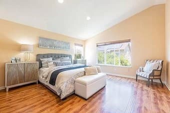 4 Bedroom / 2 1/2 bath spacious house at Univ Sq (behind Home Depot) 4