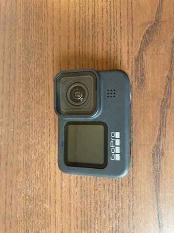 Almost new Go pro 9 + mounting kit + additional battery 2