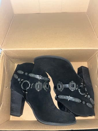 Unworn size 6 black heeled boots 1