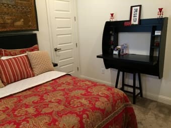 Junior Suite w/Attached Bath and Private Entrance / Fully-Furnished!! 2