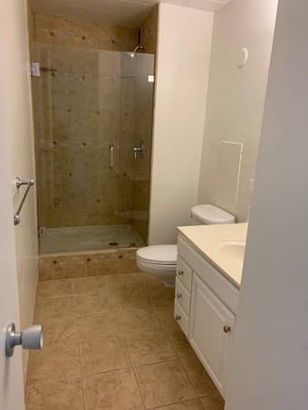 Private room in 3B/2B with A/C 5 min walk from campus Sept 8 2