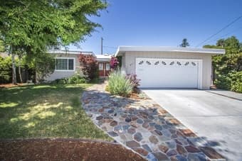 Sunny 1-bedroom with pool near Midtown Palo Alto 1