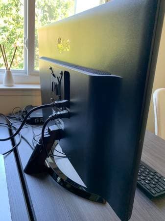 LG 27" 4K monitor (27UD58) for sale 2