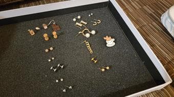 Earring case with mirror, many earrings for sale (Check prices) 3