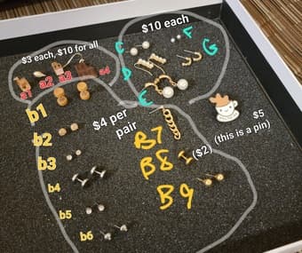 Earring case with mirror, many earrings for sale (Check prices) 4