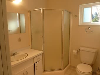 Master bedroom w/private bathroom near San Antonio Shopping Center 2