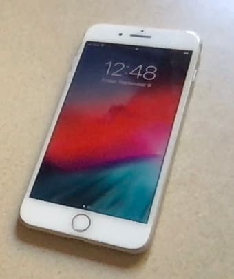 iPhone 7 plus 128 gb unlocked and in great condition (used 2 yrs) 1