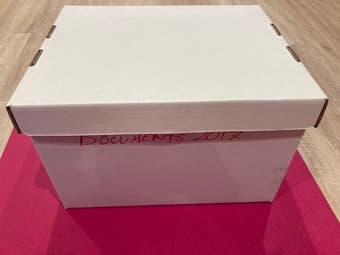 【FREE】 Lidded white cardboard storage boxes with handles & lid 2
