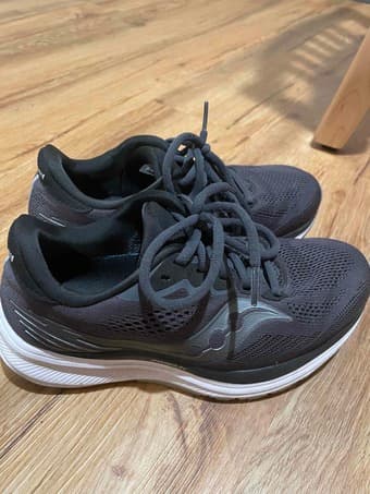 Women's running shoes (size 6.5W) 1