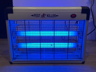 【FOR SALE AT DISCOUNT】 Unopened, Unused Bug Zapper 4