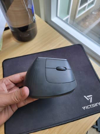 Logitech MX Vertical Wireless Mouse 1