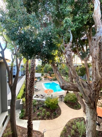 Stylish/furnished/1 bed-1bath unit with AC / all utilities included 1