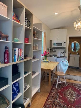 Charming cottage studio near Stanford 1