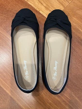 Womens flats dress shoes, size 6 2