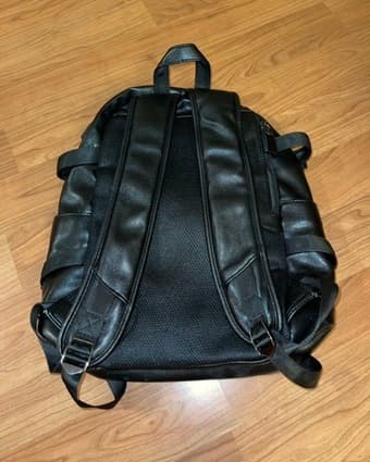 Anti-theft bagpack with many compartments and pockets 2