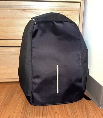 Anti-theft bagpack with many compartments and pockets 3