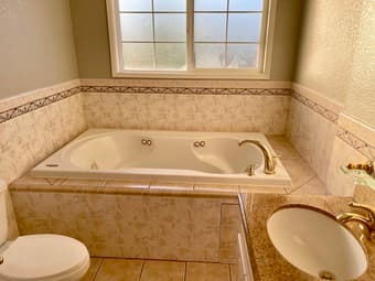 Spacious, furnished master bedroom/private bathroom @ MenoPark 2