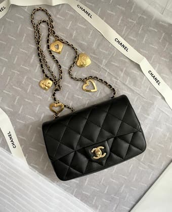 BRAND NEW Chanel 22B quilted heart flap bag in black w/ dust bag + tag 1