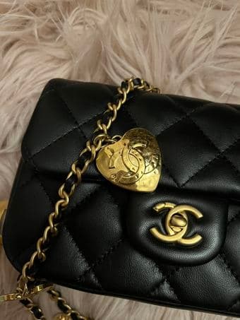 BRAND NEW Chanel 22B quilted heart flap bag in black w/ dust bag + tag 4