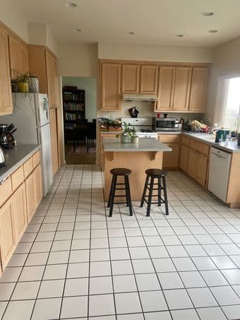 Single Bedroom in Oceanview Pacifica House Available for One Female 2