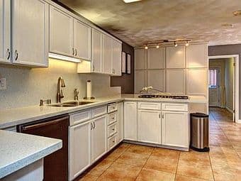 Spacious Room Available in San Carlos Hillside $1,100/month 2