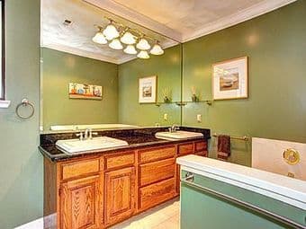 Spacious Room Available in San Carlos Hillside $1,100/month 4