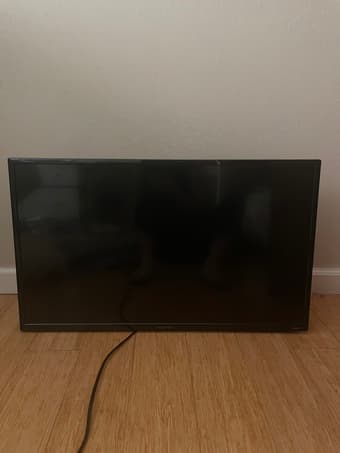 Roku smart TV (32”) 1