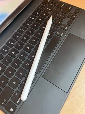 iPad Air (4th Generation) WiFi + Smart Keyboard + iPad Pencil 4