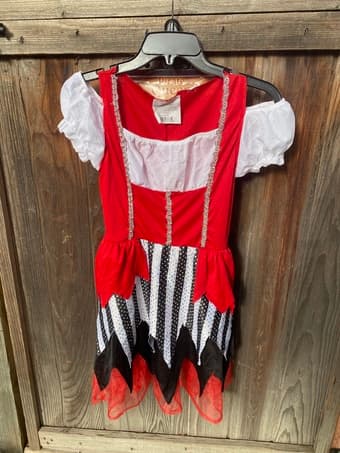 Kids Halloween pirate queen costume 1
