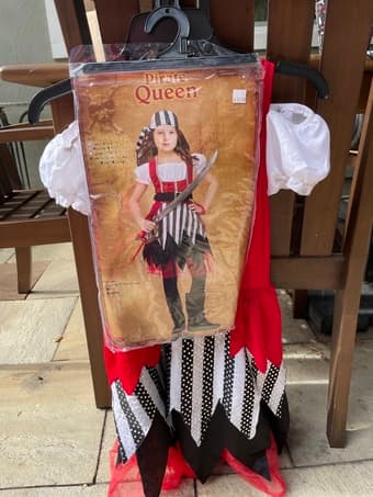 Kids Halloween pirate queen costume 2