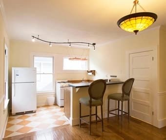 Cute Vintage Downtown Palo Alto Apartment 1