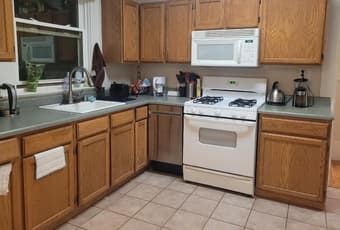 master bed in 2bed1bath - UCSF Parnassus - inner sunset - cat friendly 3